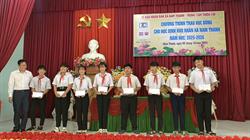 TRUNG TÂM THIỆN CHÍ PHỐI HỢP XÃ NAM THÀNH TRAO HỌC BỔNG “TIẾP SỨC ĐẾN TRƯỜNG”