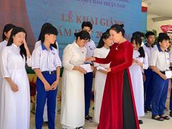 Charity Run and Scholarship Program for Disadvantaged Students in Six Communes of Hàm Thuận Nam