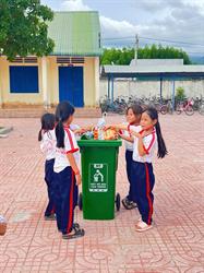 Supporting Trash Bins for Schools